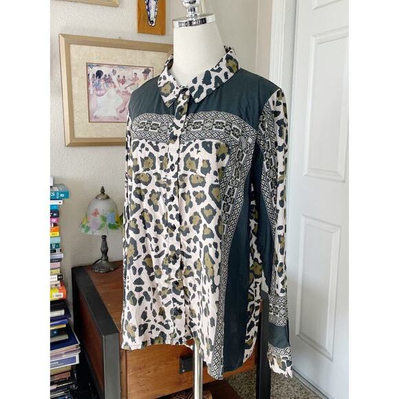 Tolani Collection Button Up Animal Print Shirt Women’s Small Multicolor - Picture 8 of 12